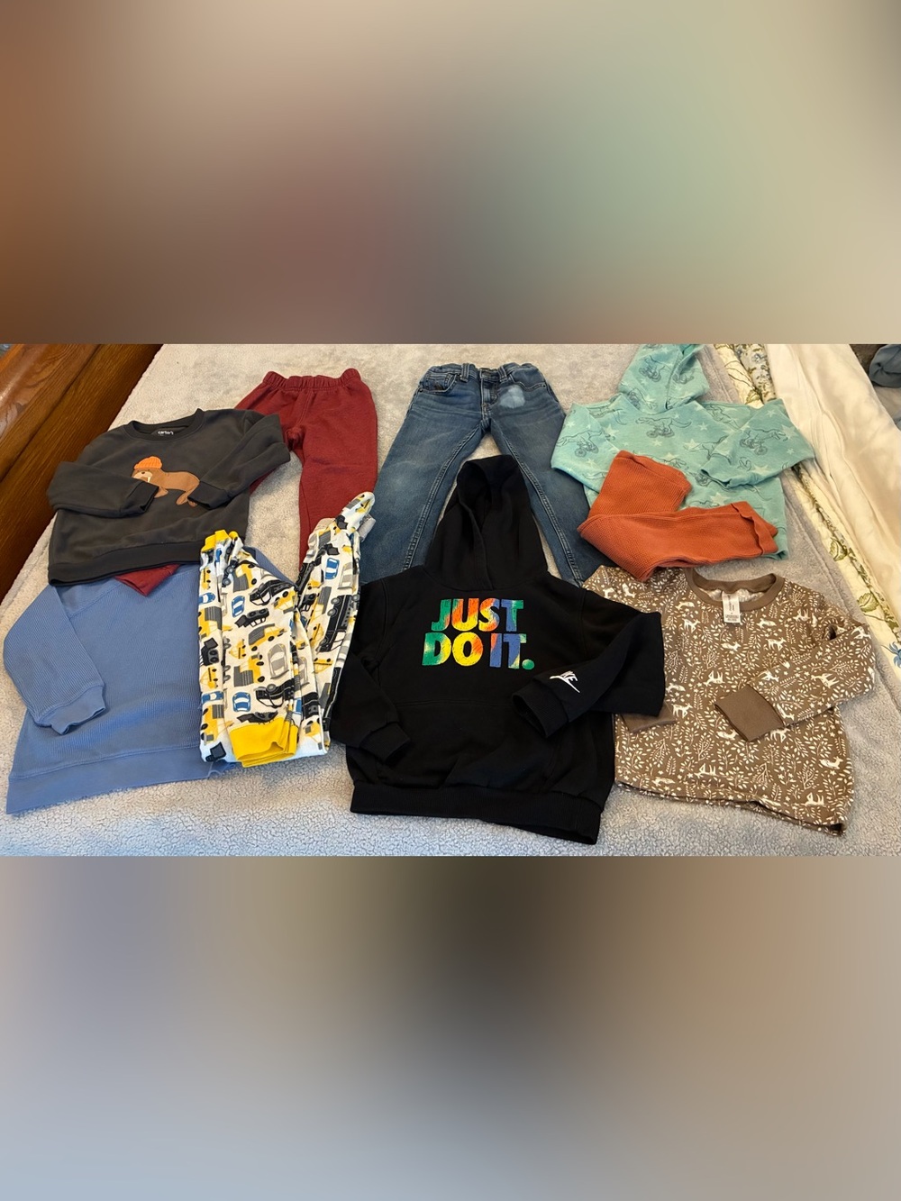 Bundle of 9 Pieces of Boy Clothing Size 4… Multicolor & multi brand